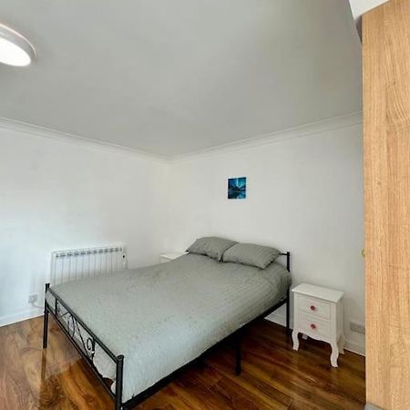 Appartamento Flat On High Street Saltdean Esterno foto