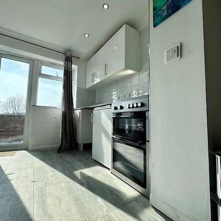 Appartamento Flat On High Street Saltdean Esterno foto