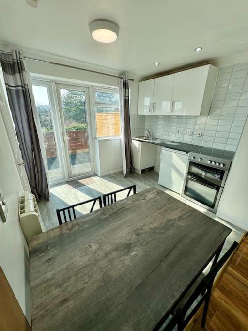 Appartamento Flat On High Street Saltdean Esterno foto