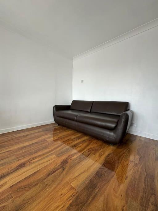 Appartamento Flat On High Street Saltdean Esterno foto