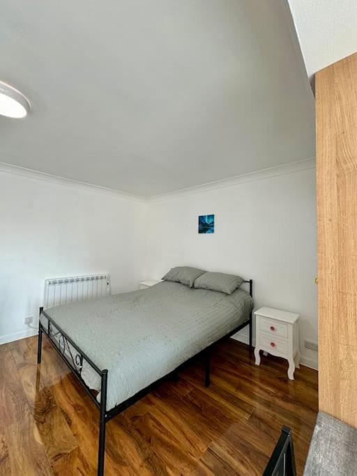 Appartamento Flat On High Street Saltdean Esterno foto