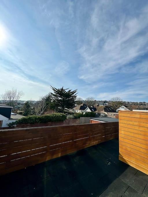 Appartamento Flat On High Street Saltdean Esterno foto